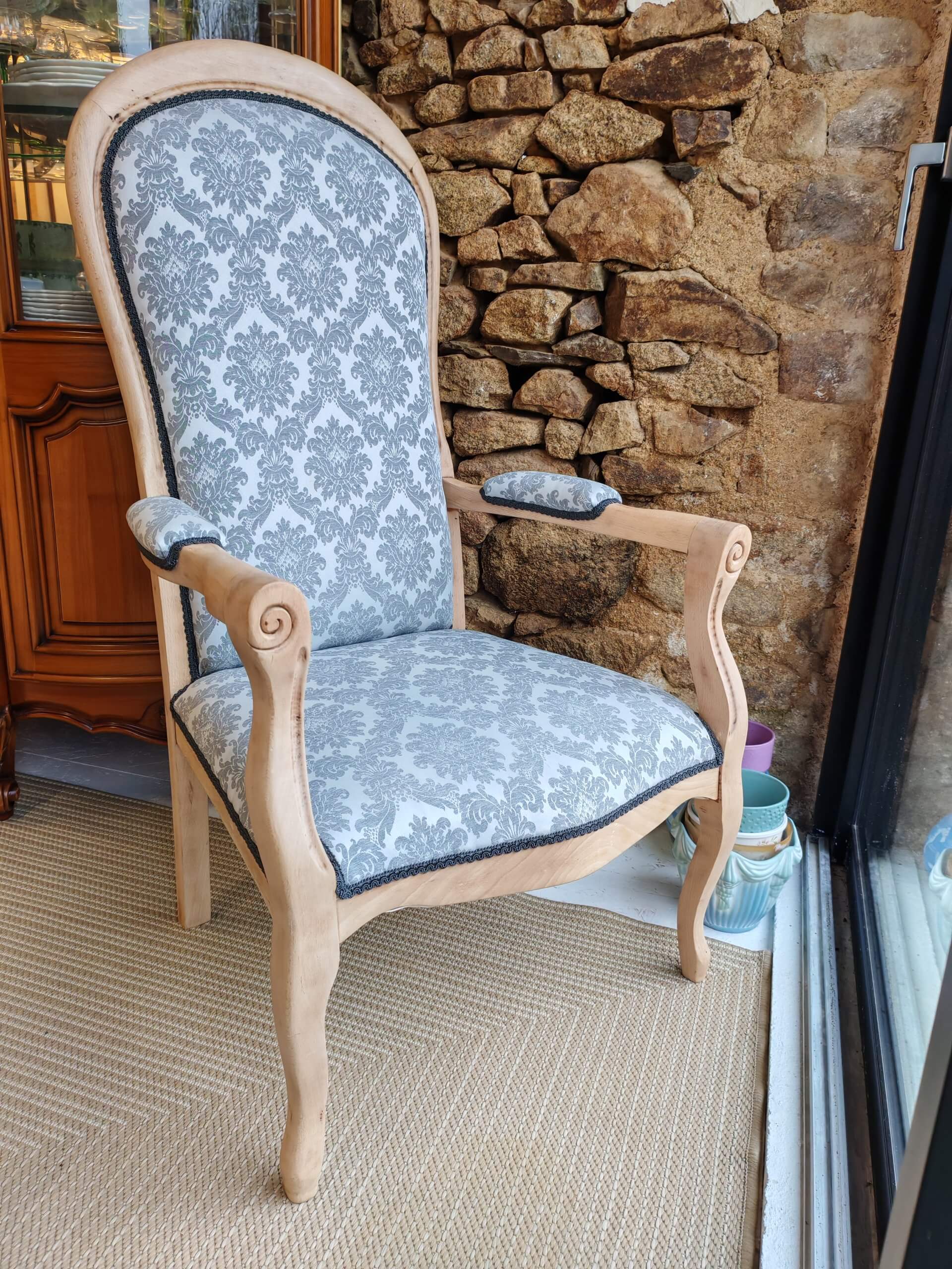 à vendre fauteuils voltaire rénové en mousse bultex 40kg au m² 260€